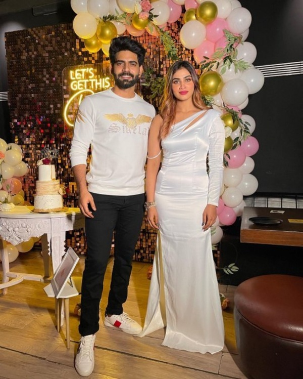 ஷிவானி வாழ்த்தல