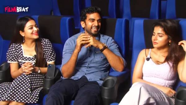  கேமரா முன்பு சிரிக்க வேண்டும்