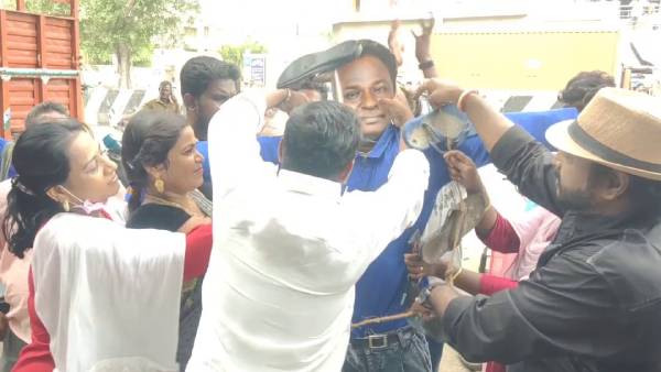 ப்ளூ சட்டை மாறனுக்கு செருப்பு மாலை ப்ளூ சட்டை மாறனுக்கு செருப்பு மாலை