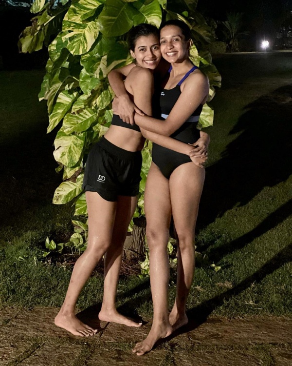 ரகிட ரகிட பாடலில்