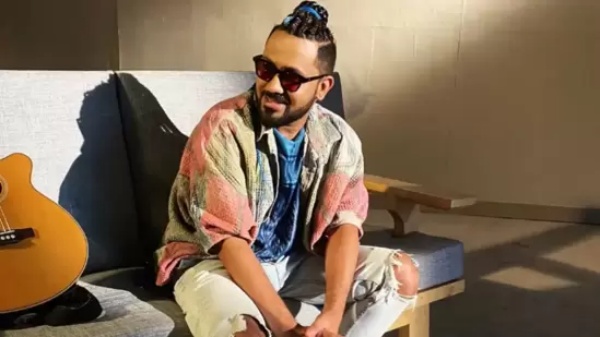 பல பிரிவுகளில் வழக்கு பல பிரிவுகளில் வழக்கு