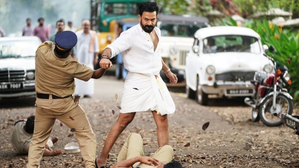 பிற்பாதி கதையில் விறுவிறுப்பு