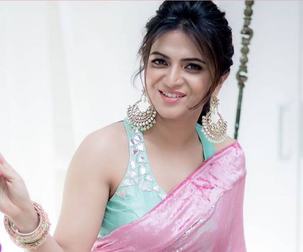 சமூக வலைதளங்களில் ஆக்டிவ்