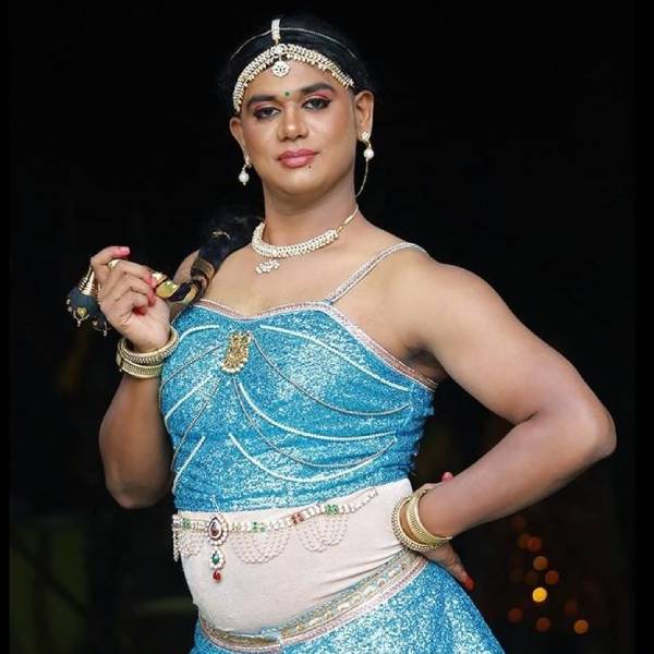 அச்சு அசல் பெண்ணாக