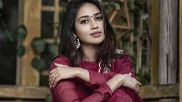 முன்னணி ஹீரோக்களுடன் நடிப்பு முன்னணி ஹீரோக்களுடன் நடிப்பு