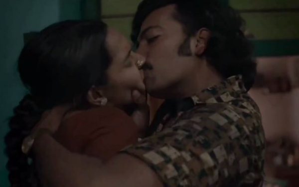 கலையரசனுடன் லிப் லாக்