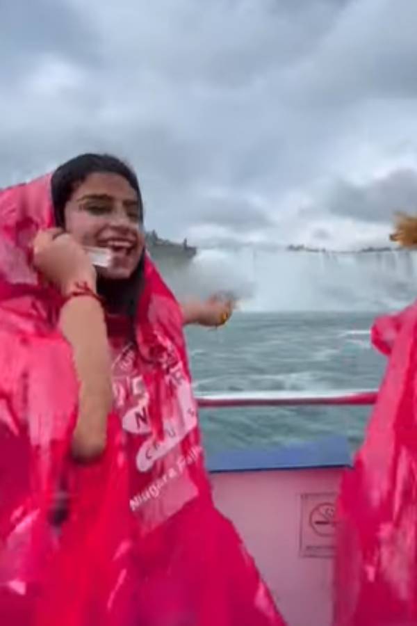 நயாகரா நீர்வீழ்ச்சியில் உற்சாகம் நயாகரா நீர்வீழ்ச்சியில் உற்சாகம்