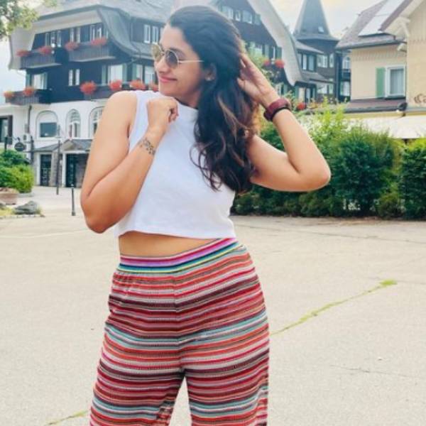 பல படங்களில்