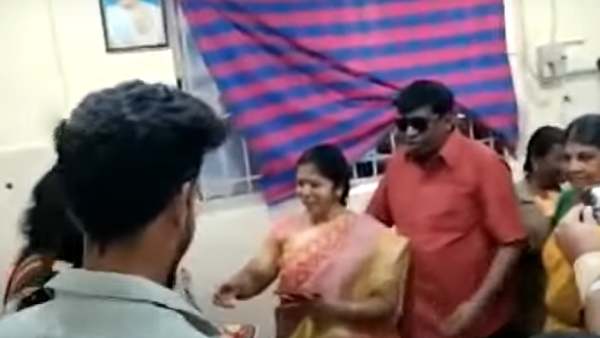 Actor vadivelu took a picture cleaning staff
