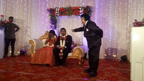 மக்களை கவரும் கலைஞர்கள்