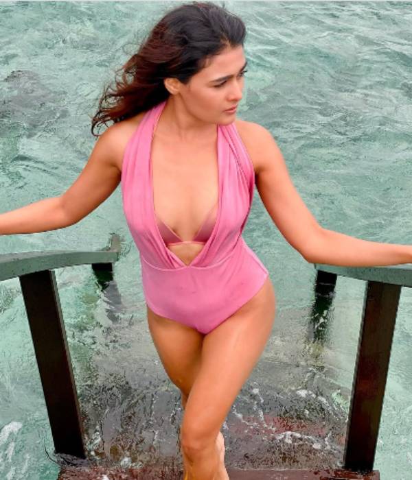 நடிகை ஷாலினி பாண்டே 