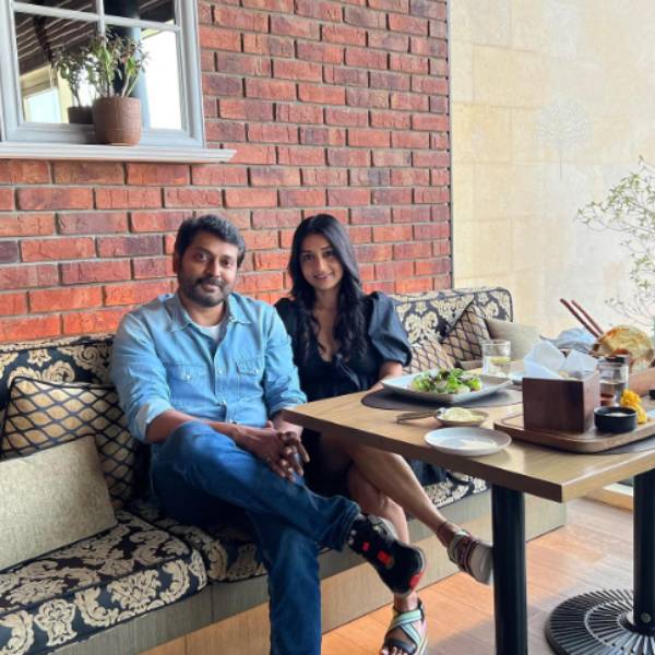 நரேனுடன் நெருக்கம் 