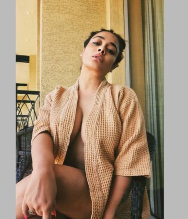 உள்ளாடை அணியாமல் உள்ளாடை அணியாமல்