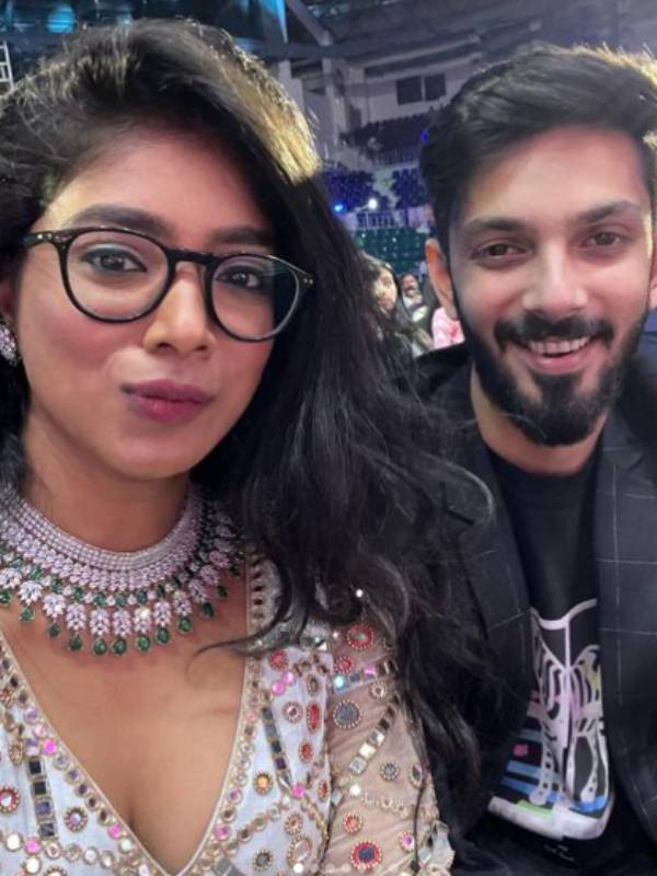 சினிமா பிரபலங்களுடன் செல்ஃபி 