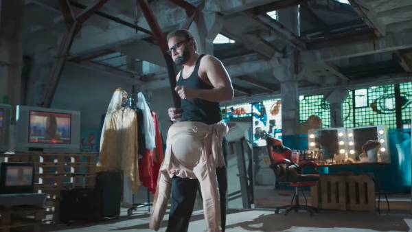 டிரைலரில் என்ன இருக்கு 