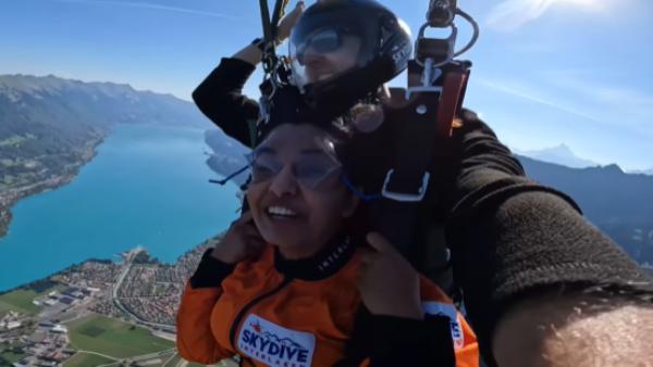 காதலருக்காக குதித்த பிரியா பவானி சங்கர் காதலருக்காக குதித்த பிரியா பவானி சங்கர்