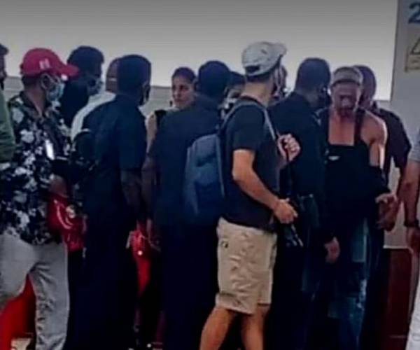 400 கலைஞர்கள்