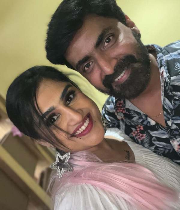 பிரஜனுடன் வனிதா பிரஜனுடன் வனிதா