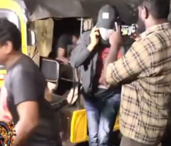 ஆட்டோவில் வந்த விக்ரம்