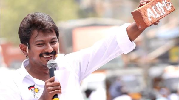 ஆச்சரியப்பட்ட சந்தானம்