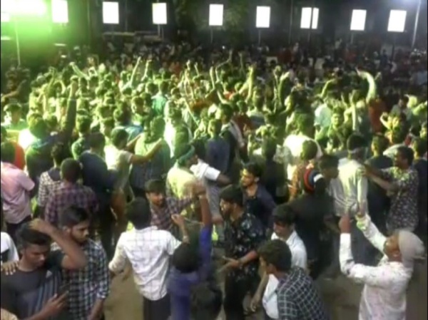 ஓரிரண்டு வாரங்களுக்கு படம் குறித்த கருத்து வேண்டாம்