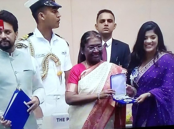 தேசிய விருது பெற்றார் நடிகை அபர்ணா பாலமுரளி