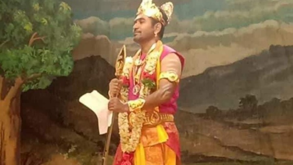 முருகர் வேஷம் போட்ட சூர்யா முருகர் வேஷம் போட்ட சூர்யா