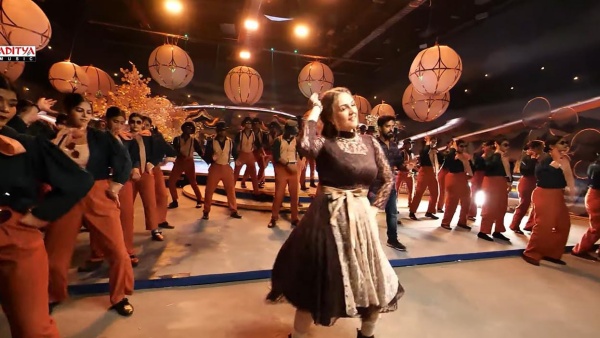 ஜலபுல ஜங் மாதிரியே இருக்கே