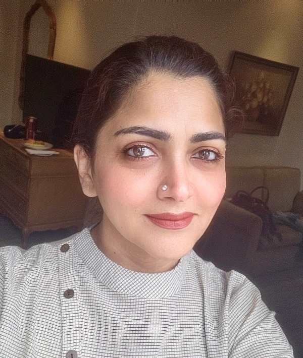 ரொம்ப அழகா இருக்கீங்க 