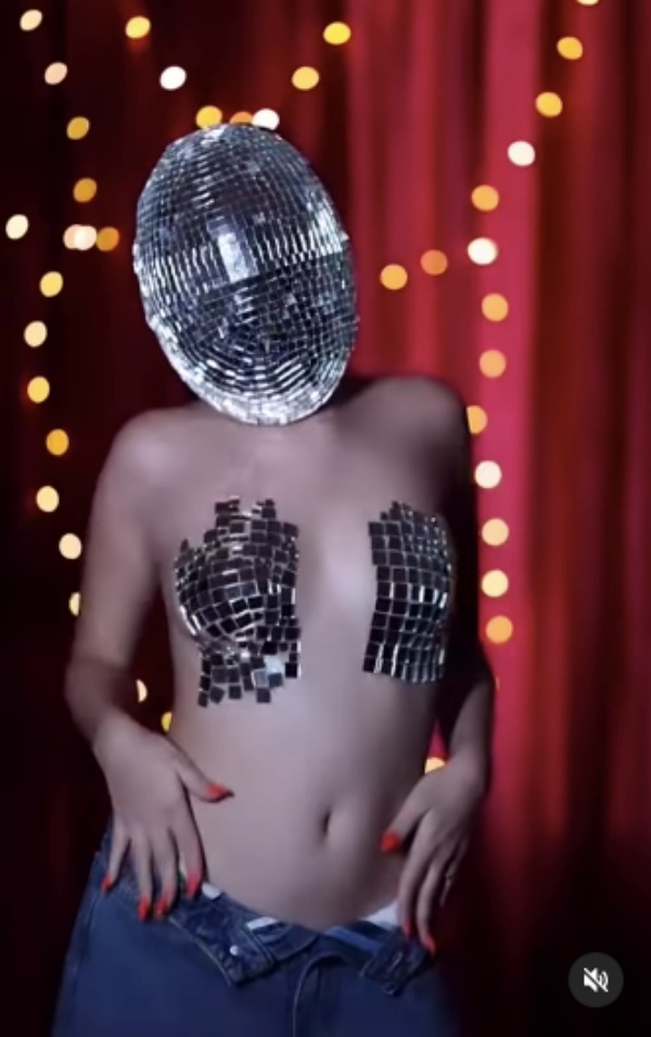 ரெண்டு ஸ்டிக்கர் டிரெஸ் ரெண்டு ஸ்டிக்கர் டிரெஸ்