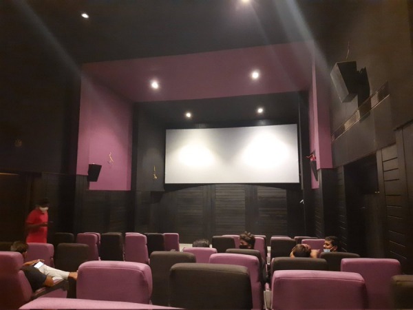 தியேட்டரா இது?