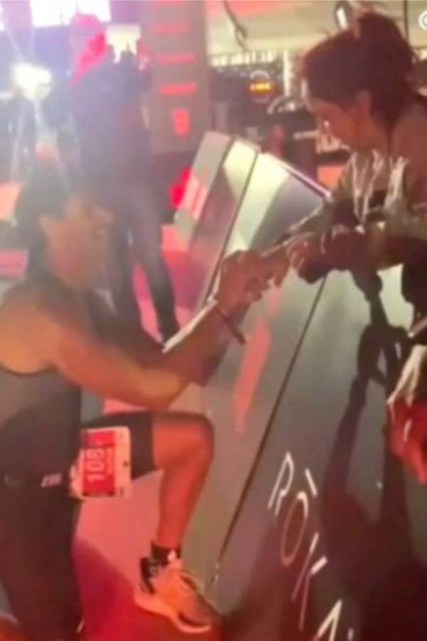 பப்ளிக்கில் புரபோஸ் 