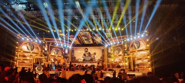 பிரம்மாண்டமான ட்ரெயிலர் வெளியீடு பிரம்மாண்டமான ட்ரெயிலர் வெளியீடு