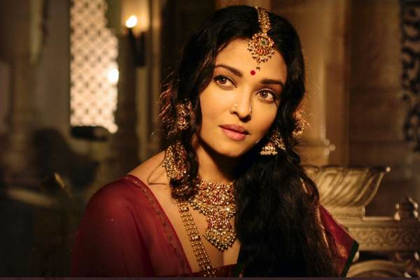 பழிவாங்கத் துடிக்கும் நந்தினி 