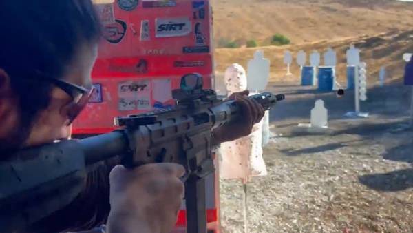 சுட்டுத் தள்ளிய ராக்கி பாய் சுட்டுத் தள்ளிய ராக்கி பாய்