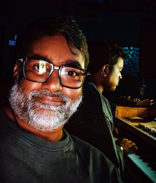 பின்னணி இசையில் பிஸியான ஜூனியர் மேஸ்ட்ரோ