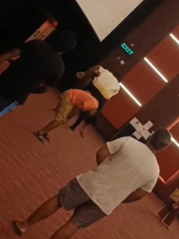 ஒரு மணி நேரம் தாமதம் 