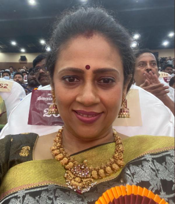 அதிகாரிகளுடன் கடும் வாக்குவாதம் 