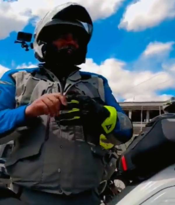 கொலைகாரனா கொள்ளைக்காரனா 