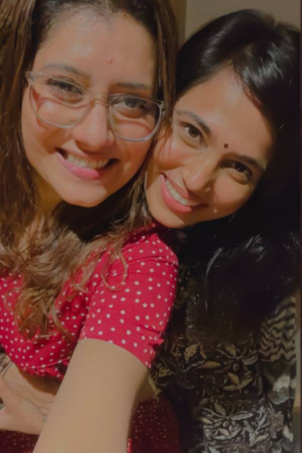 தம்பி மகளுடன் புகைப்படங்கள் தம்பி மகளுடன் புகைப்படங்கள்