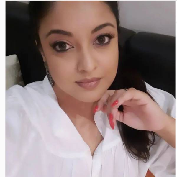 படுக்கையை பகிர்ந்தார்