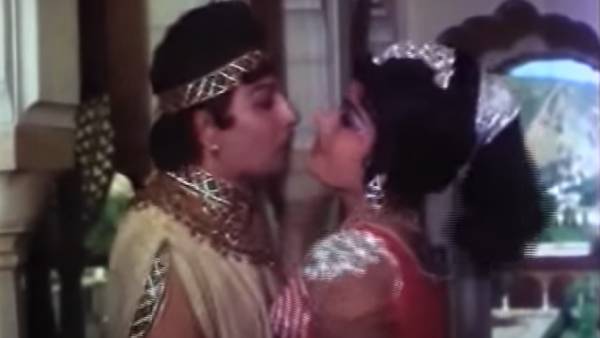 ஆயிரம் நிலவே வா 