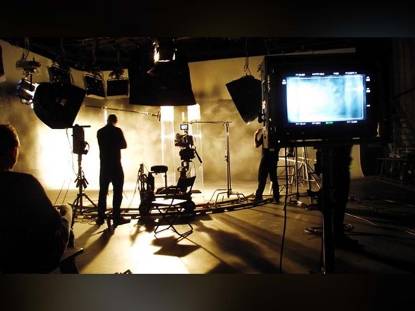 தயாரிப்பாளர் தலையில் அதிக சுமை தயாரிப்பாளர் தலையில் அதிக சுமை