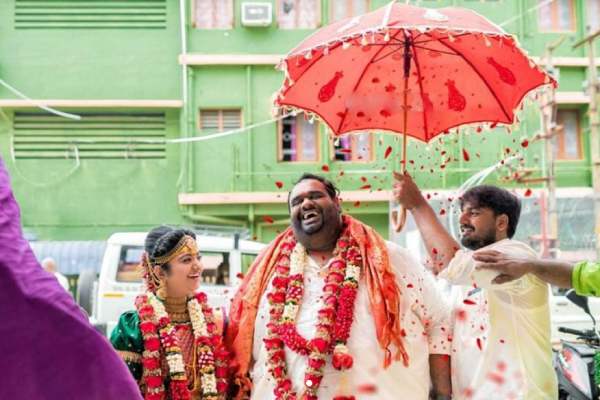 கிண்டலடிக்கும் நெட்டிசன்ஸ்