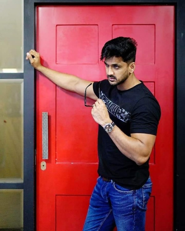 பல பெண்களுடன் தொடர்பு