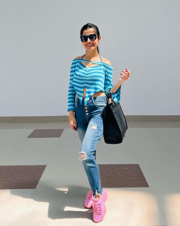 நடிகை வைஷாலி தாக்கர்