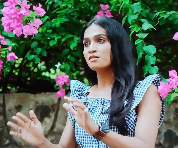 வெளியேறினார்