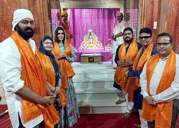 தசரா விழாவில் பிரபாஸ் தசரா விழாவில் பிரபாஸ்