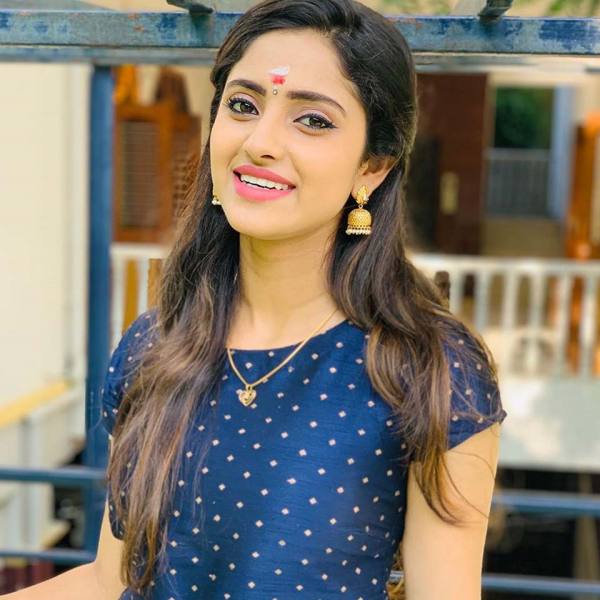 இவங்களும் இருக்காங்க 