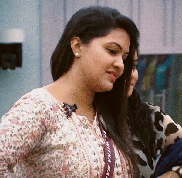 ரெட் பட்டனை அடித்தார் ரெட் பட்டனை அடித்தார்